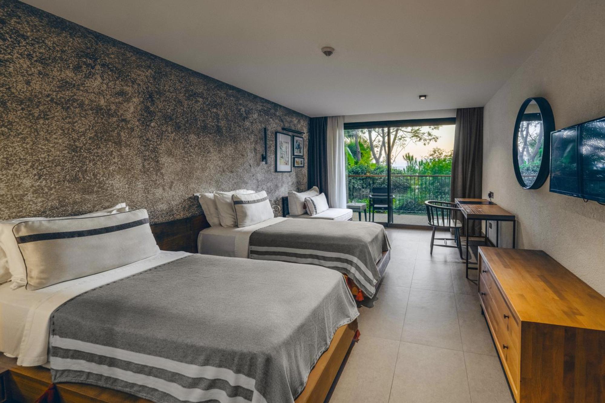 Deluxe Family Room